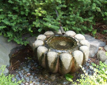 Water basin sculpture