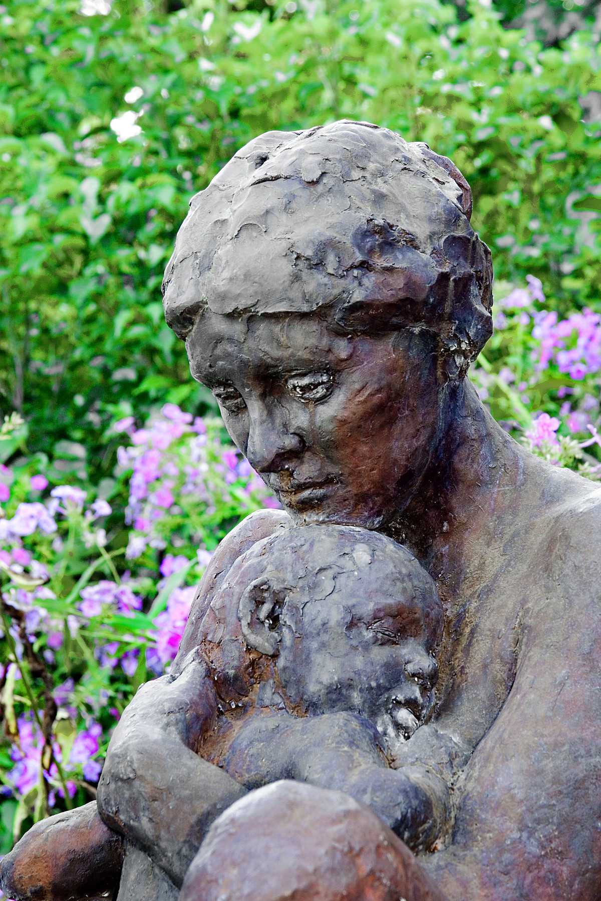 Mother and child faces on the sculpture
