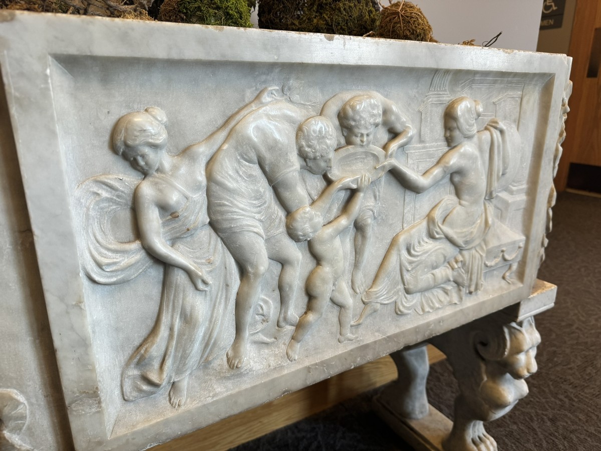 Design on the marble planter